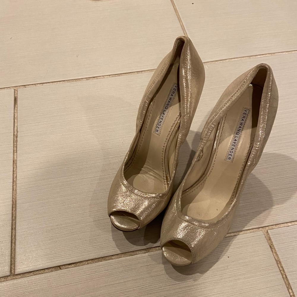 Vera wang wedge shoes leather size 6